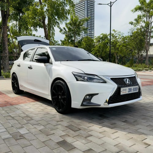 ឡានលក់ Lexus Ct200h