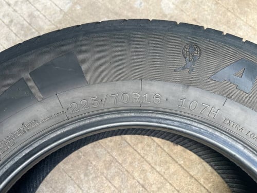 សំបកកង់ Starex 225/70/16 ឆ្នាំ 2024 មាន ១គូ 30$