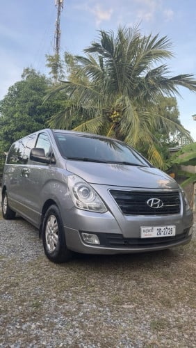 នៅថ្មីណាស់VAN  H - 1 ឆ្នាំ 016 ឡានស្អាត ម៉ាសុីន ប្រអប់លេខ អេម អត់បុក អត់ច្រេះ