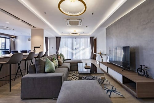 5BR Service Apt For Rent In BKK1 With Sky Swimming Pool