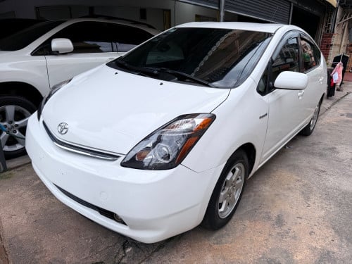 Prius 2007 Full option ក្នុងលឿង 2BG-XXXX ធានាឡានថ្មី
