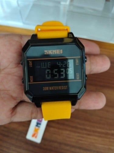 Sport watch for man and woman​15$ ដឹកជូន