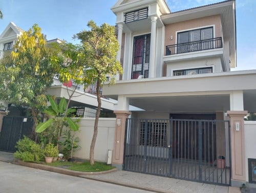 វីឡាភ្លោះ សំរាប់ជួល ឬ លក់