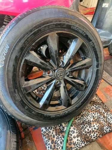 លក់យ៉ាន់និងសំបកកង់ឡាន195/70/R14 corolla