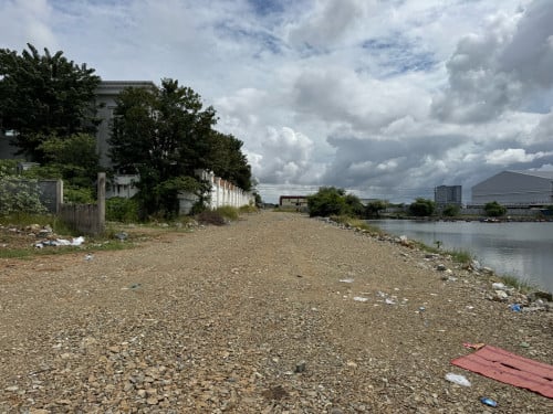 ដីលក់ជាប់ផ្លូវ4នៅសង្កាត់ក្រាំងធ្នង់