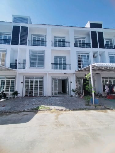 ផ្ទះជួល ក្រុងតាខ្មៅ ជិតព្រលានថ្មី នឹងAEON3