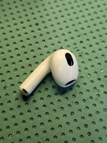 គ្រាប់កាស Airpods 3rd ខាងឆ្វេង