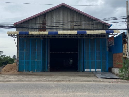 🔰ឃ្លាំងអាជីវកម្មសំរាប់ជួលនៅលើផ្លូវធំ ខណ្ឌមានជ័យ  ។