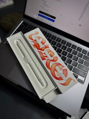 Apple Pencil Pro – Like New, No Scratch , full box