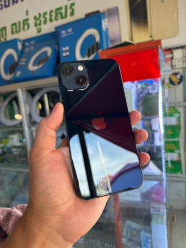 iPhone 13.128g (ម៉ាសុីនស្អាត​ / អេក្រង់ GX / អត់ស្កេនមុខ​ តម្លៃល្អ ធានាម៉ាសុីន)