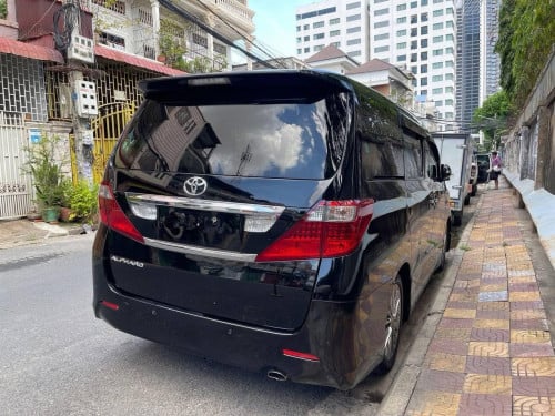 Toyota alphard 2010 with FULL INSURANCE 7 seaters