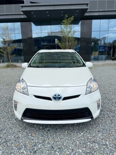 Toyota Prius 2012 ពណ៌ស ក្រដាសពន្ធ ឡានស្អាត
