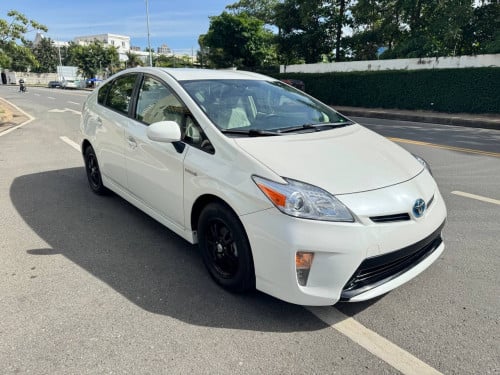 Toyota Prius 2013 សរ ក្នុងប្រផេះសរ