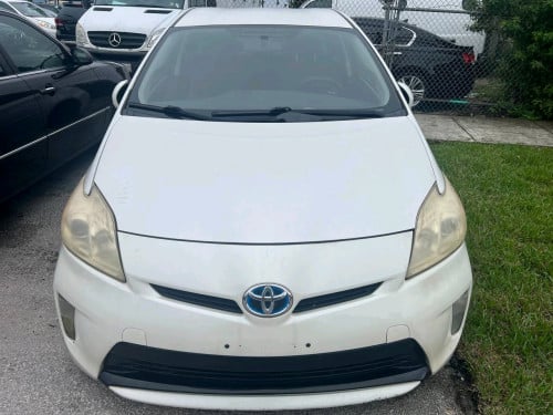 Toyota Prius 2013 ឡានសាងមកដល់ពាក់កណ្តាលខែ11