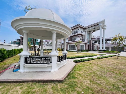 villa for sale ✔️• Location: Borey Peng Huoth Boeng Snor