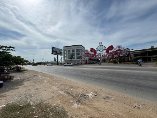 ដីសម្រាប់ជួលនៅទល់មុខបុរីប៉េងហួត៥០ម៉ែត្រ