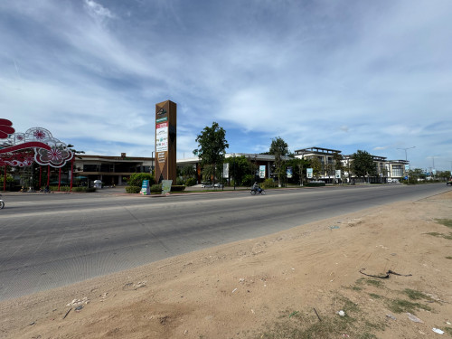 ដីសម្រាប់ជួលនៅទល់មុខបុរីប៉េងហួត៥០ម៉ែត្រ
