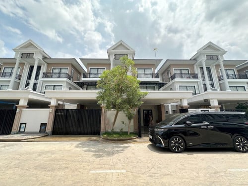 វីឡាភ្លោះ2ផ្ទះទំលុះចូលគ្នាសម្រាប់លក់ | 2Twin Villa For Sale (Borey Penghout The Star Meragadern)