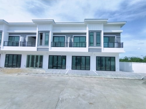 ផ្ទះល្វែងកូនកាត់