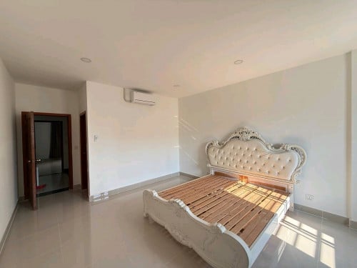 ផ្ទះលក់ / (ជួល 300$/១ខែ មានសំភារះ ម៉ាសុីនត្រជាក់2 ភ្លើង32A ដាក់វាំងនងគ្រប់បង្អួច គ្រែរ១