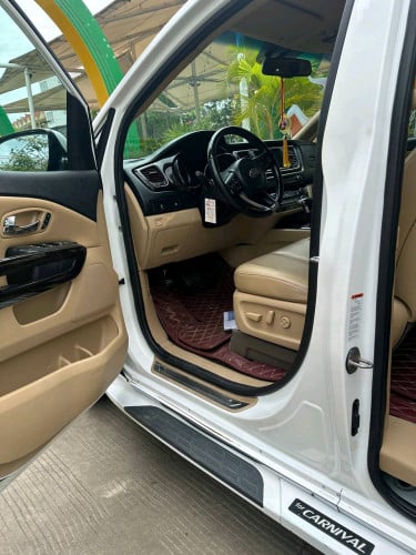 សួរស្តីមេៗ ចង់លក់ Kia Carnival 2019 សាំង 25,000$