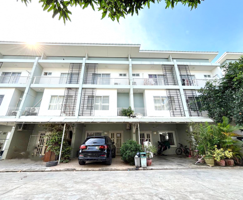 វីឡាកូនកាត់ LC2 សម្រាប់ជួល | Link Villa LC2 for Rent