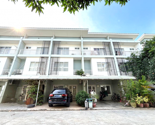 វីឡាកូនកាត់ LC2 សម្រាប់ជួល | Link Villa LC2 for Rent