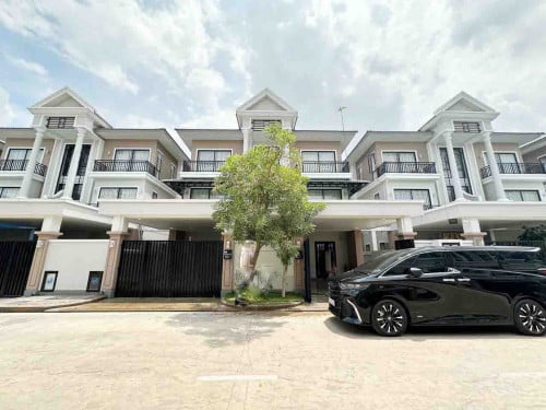 🏡ផ្ទះវីឡាភ្លោះ2ផ្ទះទំលុះចូលគ្នា សម្រាប់លក់ក្នុងបុរីប៉េង ដឹស្ដា មេរ៉ាហ្គាដិន50m