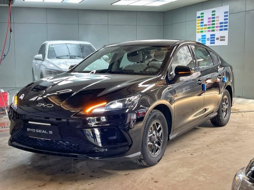 BYD Seal5 Super Hybrid តម្លៃត្រឹមតែ19900$