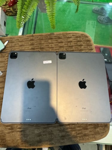 iPad 11inch 2020 sim+wifi សំណុំហ្សុីន128G លក់ 480$