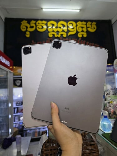 Ipad pro M1 11" 128G Sim+wifi ស្អាត99% ធានាសុំនុំហ្សុីន100%