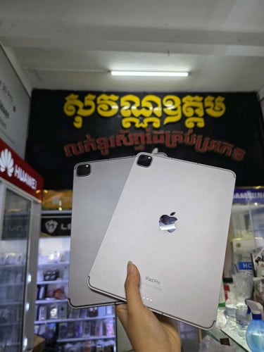 Ipad pro M2 11" 256G Sim+wifi ស្អាត99% ធានសុំនុំហ្សីន