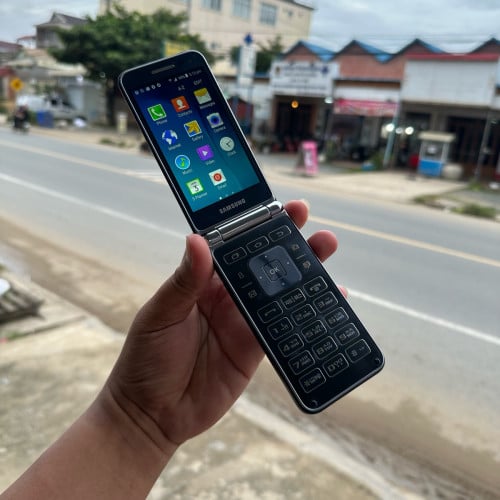 Samsung Galaxy folder ( Classic Phone )