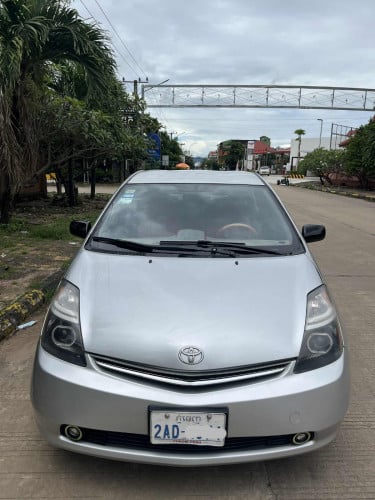 Toyota Prius 04 HF 7,750$