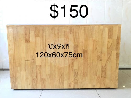 ទូឈើមានកង់រុញបាន