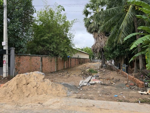 ដីសម្រាប់ជួលនៅក្នុងក្រុងសៀមរាបមានផ្លូវមុខក្រោយផ្លូវមុខជាប់បេតុង