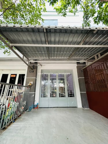 បុរីពីភពថ្មីតាខ្មៅ២