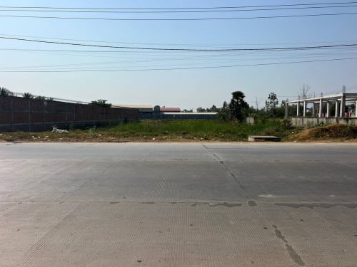 ដីអាជីវកម្មលក់នៅលើផ្លូវឌីប៉ុក