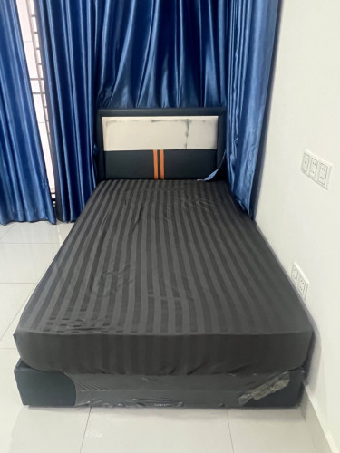 គ្រែ + ពូក នៅថ្មីស្អាតដូចរូប