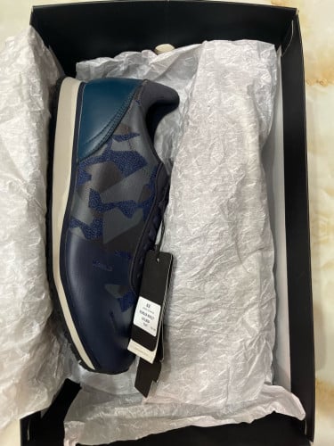 តម្លៃដើម149$ ស្បែកជើងនៅថ្មីពាក់អត់ត្រូវ