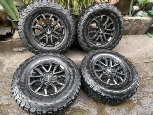 យ៉ាន់ ស៊ីនFord Raptor 17 285/70r17 Bfgoodrich All-Terrain T/A Ko2 •2024 គុណភាព98% តម្លៃ1ឈុត450$