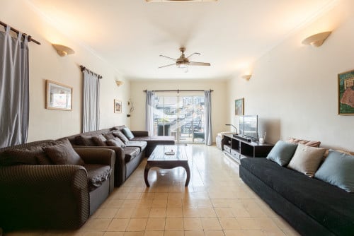 ផ្ទះជាន់លេីសម្រាប់លក់-Renovated Flat-3rd Floor 📍