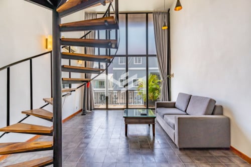 សម្រាប់លក់ -Renovated Flat For Sale in BKK1