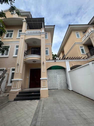 វីឡាភ្លោះសម្រាប់លក់ នៅបុរីម៉ូនថោន | Twin villa for Sale Borey Moon Town