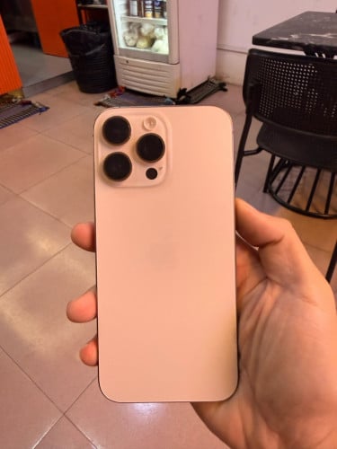 16 pro max x/a 256 នៅស្អាត 99% នៅធានាម៉ាស៊ីននិងដូរអេក្រង់ពីក្រុមហ៊ុនជិត២ខែ