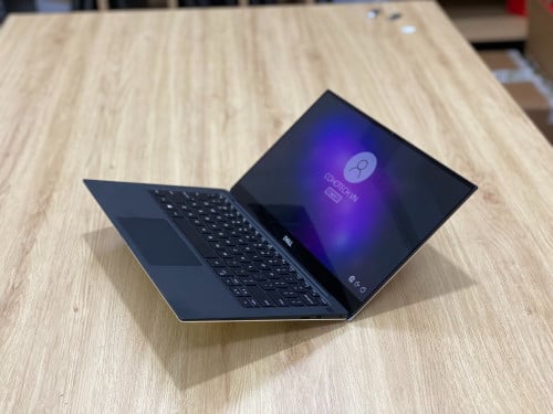 DELL XPS 13 7390 i7-10TH Gen  (12CPUs) Touch  4K