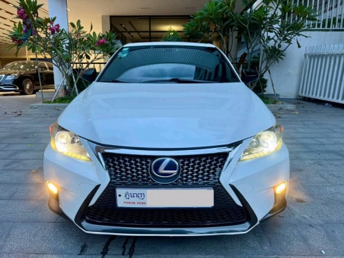 Lexus CT 200h ឆ្នាំ2012