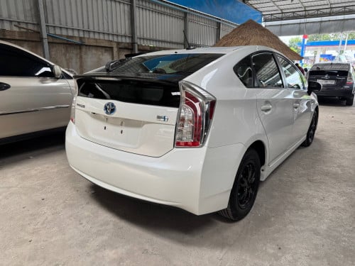 Prius 012 Full Opt3 ពណ៌​សកាំម៉ៃ​ ក្នុងលឿង​ (សន្លឹក​ពន្ធ)