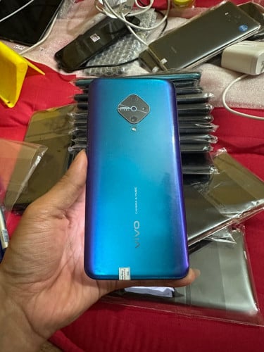 Vivo y9s (version Ch)96%