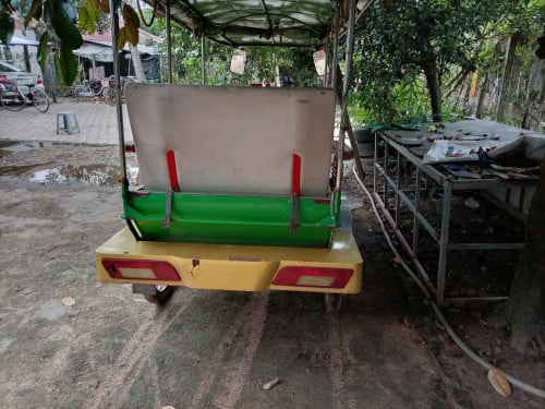 លក់រឺម៉ក មានទំពក់រឹង តម្លៃ ៣០០$ ចុះតិចតួច ស្អាតល្អ